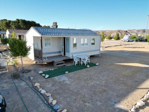 a small white house with a table and two chairs at Camping Albox in Albox