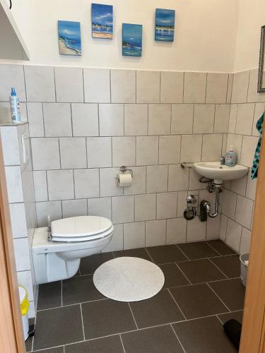a bathroom with a toilet and a sink at Holiday il Macellaio - Cosy Apartment- NW Zentrum Weinfest nur 6 Min in Neustadt an der Weinstraße