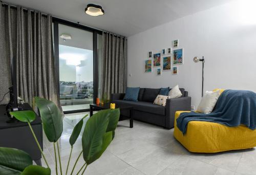 Sunny 1-Bedroom Apartment - StaysbyDais