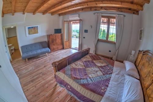 A bed or beds in a room at Agriturismo Villa Antonella