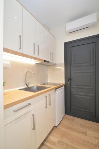 Elia Roomsにあるキッチンまたは簡易キッチン