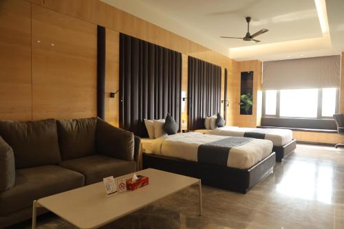 Una cama o camas en una habitación de Hotel radiance