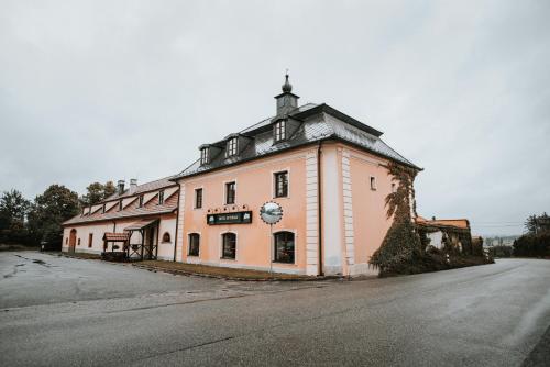 a large building on the side of a road at Hotel Rytířsko in Jamné