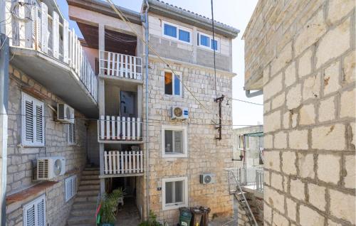 Gorgeous Apartment In Slatine With House Sea View