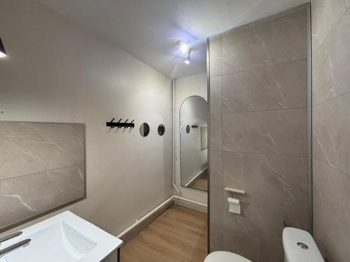 Ένα μπάνιο στο Le Gardena - Parking - 2 Beds