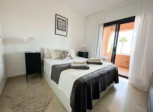 Postel nebo postele na pokoji v ubytování COSTA DEL SOL apartment Coto Real