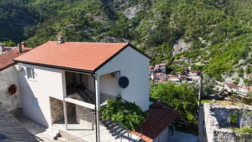 Nespecifikovaný výhled na hory nebo výhled na hory při pohledu z apartmánu