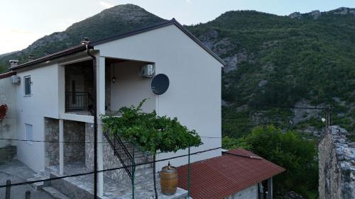 Nespecifikovaný výhled na hory nebo výhled na hory při pohledu z apartmánu