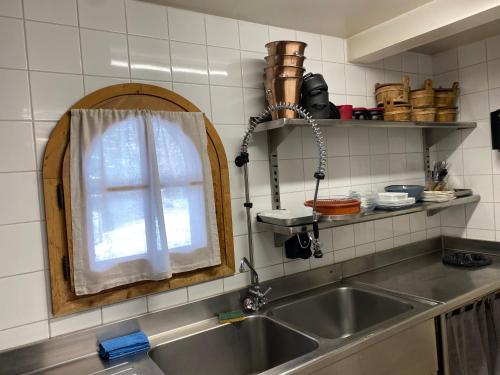 Η κουζίνα ή μικρή κουζίνα στο Le Cerf Amoureux Chalet Privé & Spa