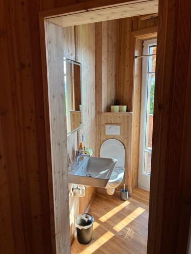 Ένα μπάνιο στο Haus Floriani, Appartement, Greifenburg, Karinthië