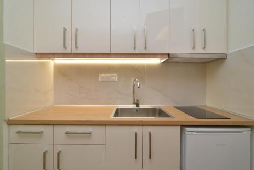 Elia Roomsにあるキッチンまたは簡易キッチン