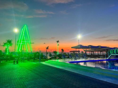 Bazén v ubytování Hotel OLIMP SHEKVETILI nebo v jeho okolí
