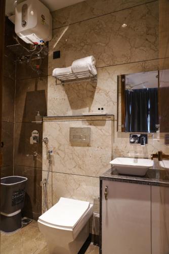 a bathroom with a toilet and a sink at Hotel Score The Heaven in Zirakpur