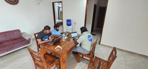 Ein Sitzbereich in der Unterkunft Raj Residency Gurgaon
