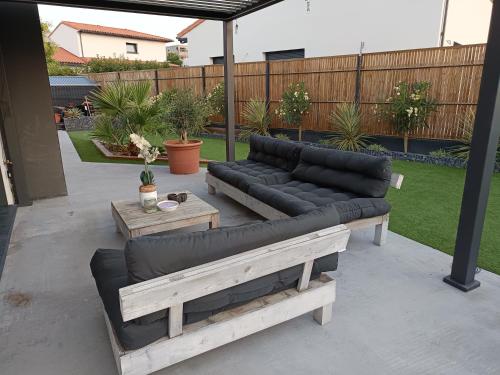 Photo de la galerie de l'établissement Villa climatisée avec jardin aménagé et cuisine d'été pour de superbes vacances au soleil !, à Perpignan