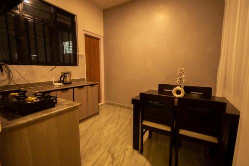 Η κουζίνα ή μικρή κουζίνα στο Luxe Haven Homestay