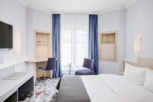 
A bed or beds in a room at IntercityHotel Rostock
