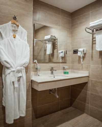 a bathroom with a sink and a mirror at Hotel Diamond in Baku