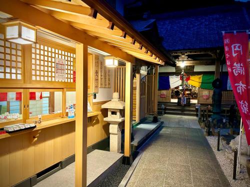 a store with yellow walls and windows in a building at 宿坊長運寺 in Hayama