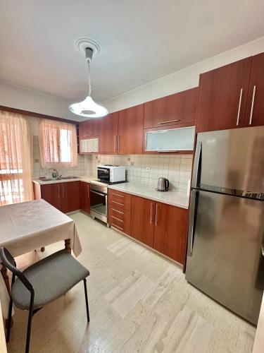 Mamour Apartments, Near Tram & 8' to Beach, Queen Bed Comfort