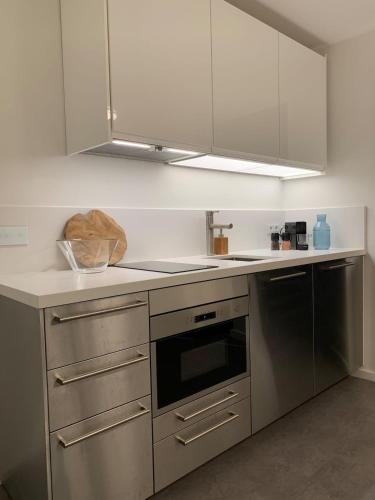 Кухня или мини-кухня в The City Nest Apartment 38A
