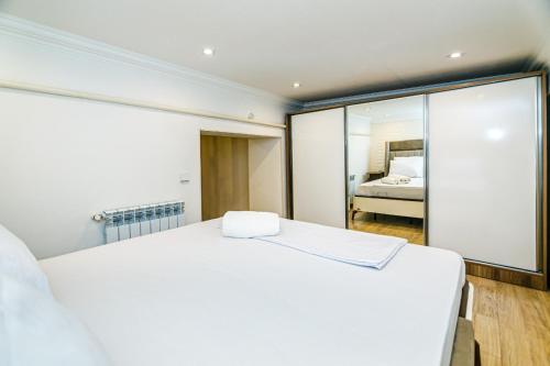 Llit o llits en una habitació de Apartmet Kolorit