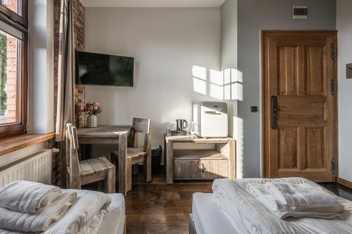 a room with a bed and a desk and a door at Stara Przepompownia in Ostrów Wielkopolski
