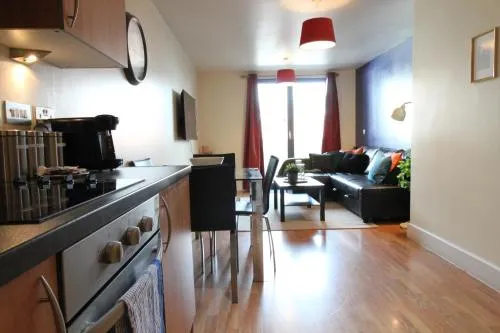 Central Birmingham Apartment with Balcony & Netflix photo 13