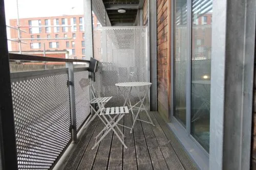 Central Birmingham Apartment with Balcony & Netflix photo 10