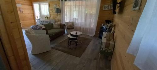 Coin salon dans l'établissement Country Cottage & Spa