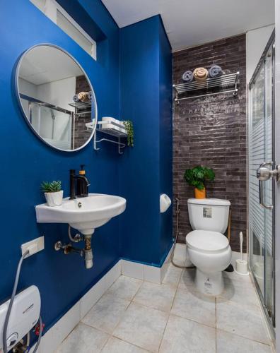Ванная комната в AMANI 132B with Pool View, Near Airport, Mall, Free Pool, Gym, Netflix, 200 Mbps Wi-fi