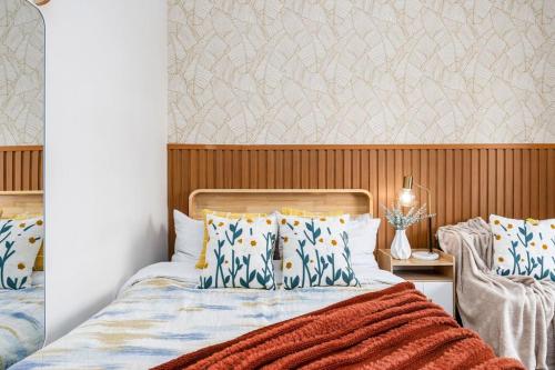 Кровать или кровати в номере AMANI 132B with Pool View, Near Airport, Mall, Free Pool, Gym, Netflix, 200 Mbps Wi-fi