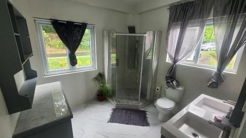 Koupelna v ubytování Destiny Suites