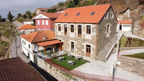 an aerial view of a house with horses in the yard at Casa do Cruzeiro in Alvações do Corgo