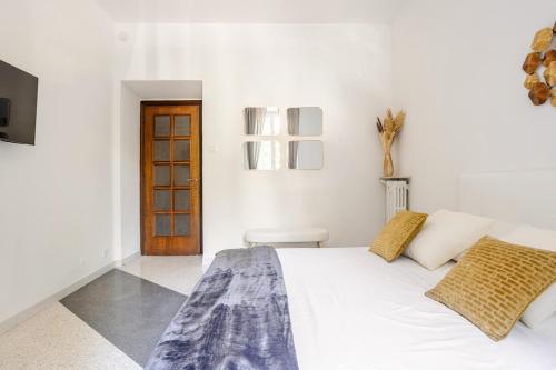 Vatican Area Stylish 2BR Fast WiFi & AC