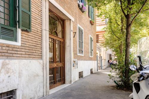 Vatican Area Stylish 2BR Fast WiFi & AC