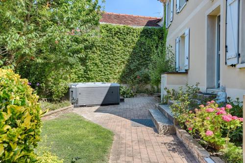 En have udenfor Appartement avec jardin - A 10 minutes de Disneyland