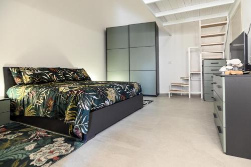 ビシェーリエにあるL'albero della vitaのベッドルーム1室(ベッド1台、ドレッサー付)