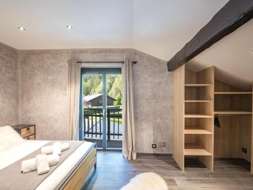 Posteľ alebo postele v izbe v ubytovaní Demi-chalet cosy avec terrasses, WiFi et parking à Chamonix - FR-1-343-228