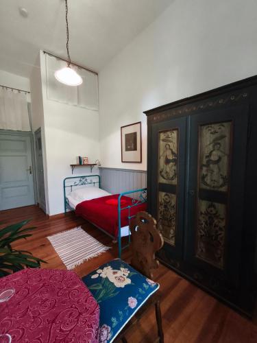 a bedroom with a bed and a dresser at Herrenhaus Libnow in Murchin