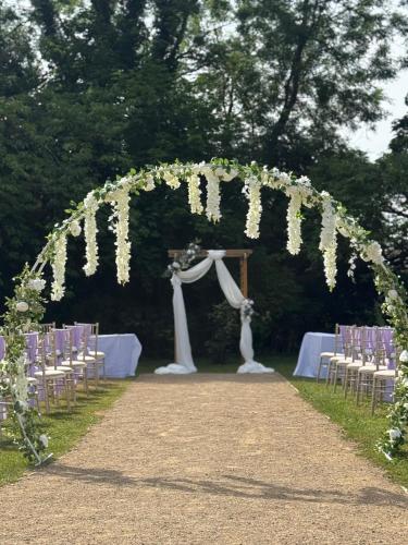 Un jardín fuera de Mercure Hull Grange Park Hotel