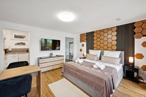 Postel nebo postele na pokoji v ubytování Schwarzwald-Oase mit Balkon und Parkplatz