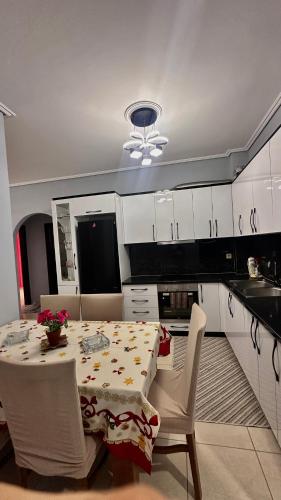 Köök või kööginurk majutusasutuses Apartament Piro