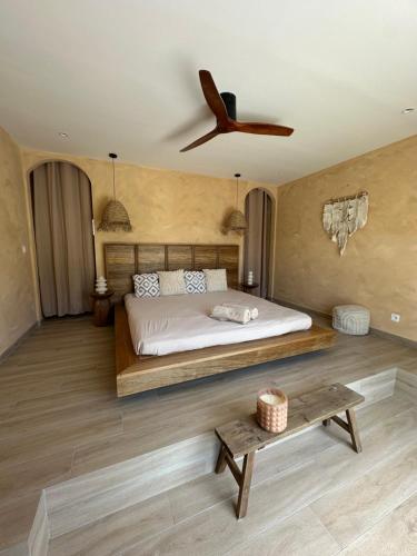 Ένα ή περισσότερα κρεβάτια σε δωμάτιο στο Villa EZEYI