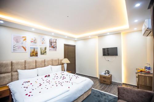 a hotel room with a bed and a television at Global Comfort Inn in Cairo