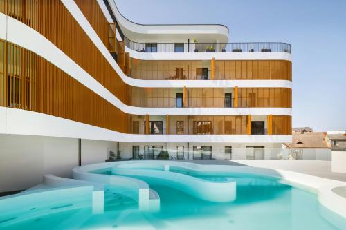 Bazén v ubytování Apartament Baltic Waves Resort Międzyzdroje nebo v jeho okolí