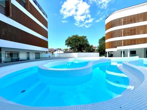Bazén v ubytování Apartament Baltic Waves Resort Międzyzdroje nebo v jeho okolí