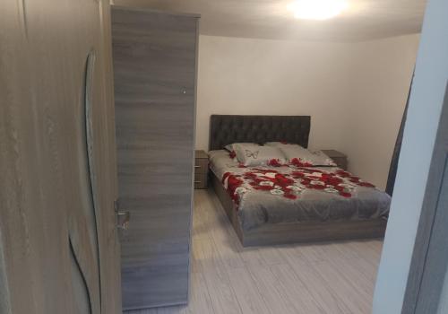 Postel nebo postele na pokoji v ubytování Ivan's House Cornereva