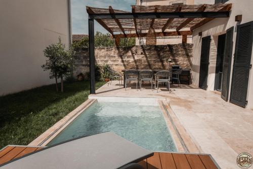 Πισίνα στο ή κοντά στο Villa Cabassaire