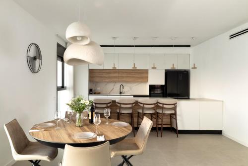 Kuchyň nebo kuchyňský kout v ubytování דירת חוף נתניה